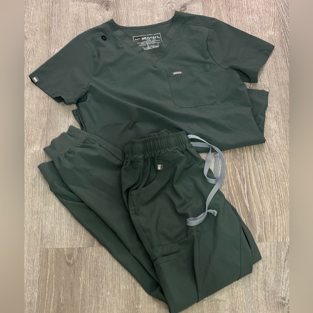 Women’s MedGear Scrub Set (Small)